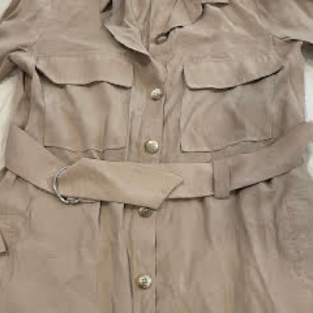 Buttoned dress - Picture 6 of 7